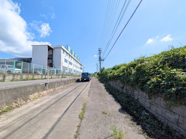 南梅本町戸建て（再建築不可）の駐車場|駐車場があるので、車を買う予定の方も安心です