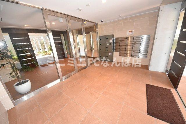 SK RESIDENCESなんば桜川EASTのエントランス