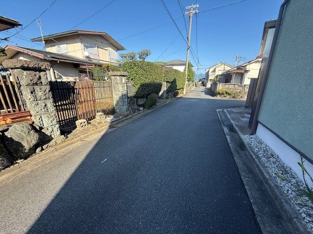 御所市大字元町　売土地の前面道路含む現地写真