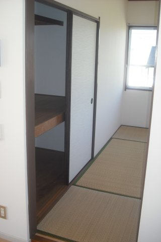 グリーンビレッジ江口の収納|こまごまとしたものを収納できそうですね
