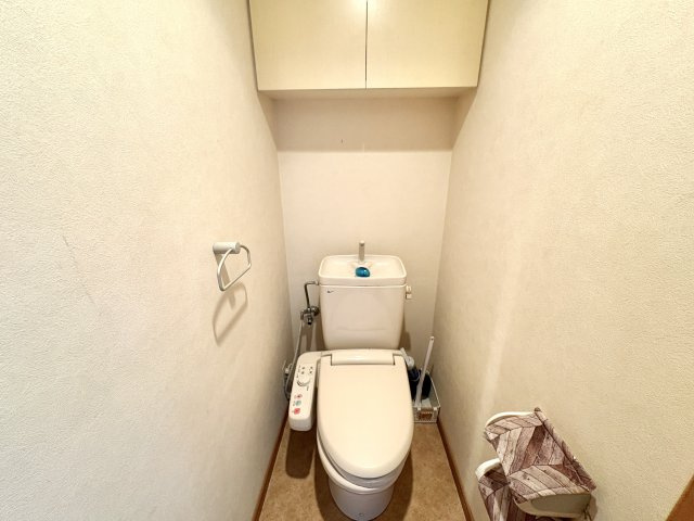 レクセルマンション西川口第3のトイレ|快適な温水洗浄便座付きで、清潔感があり毎日気持ちよくお使いいただける使い勝手の良い空間です。
