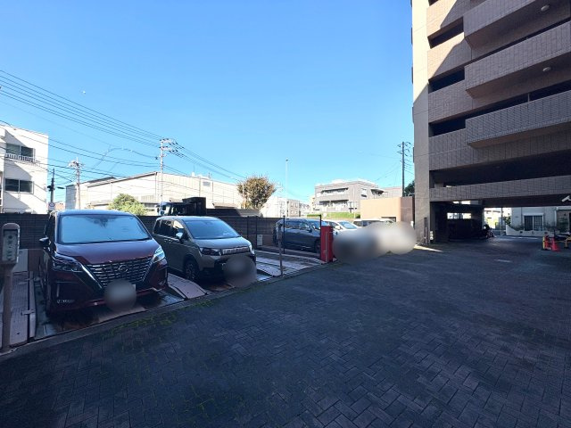 レクセルマンション西川口第3の駐車場|敷地内に駐車場を完備。空き状況や月額費用などの詳細はお気軽にお問い合わせください。