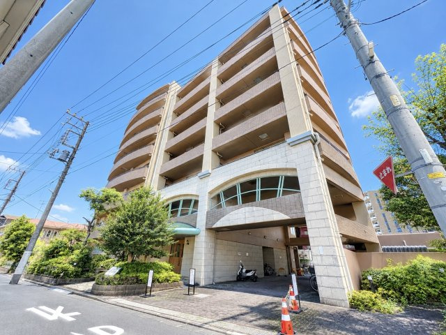 レクセルマンション西川口第3の外観|ララガーデンが近く、買い物施設が充実！ファッションやグルメなど何でもそろう大変便利な立地です。