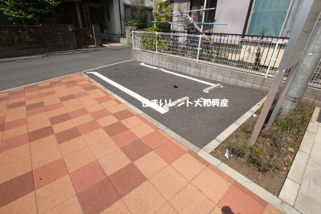 ハイツウィスタリアＡの駐車場