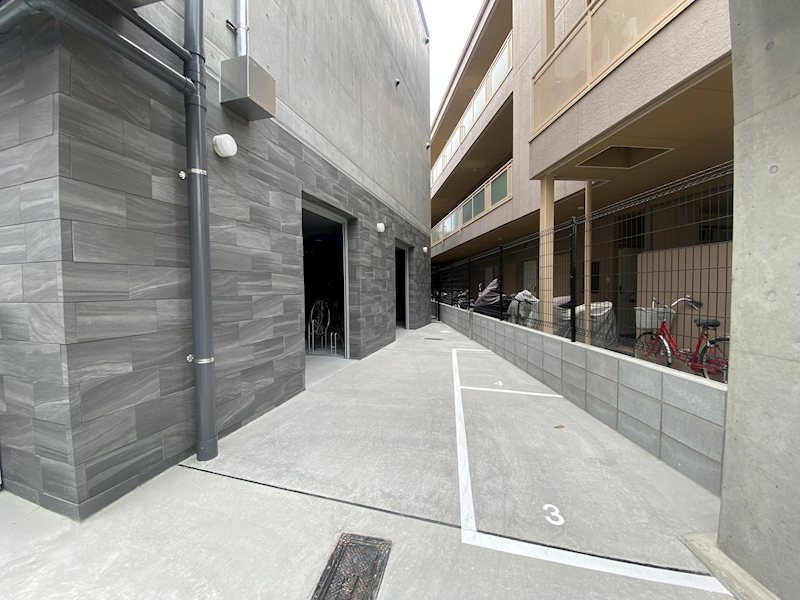 THE GARNET SUITE RESIDENCE 山科WEST のエントランス