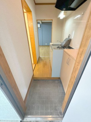 小平市小川町２丁目のアパートの玄関