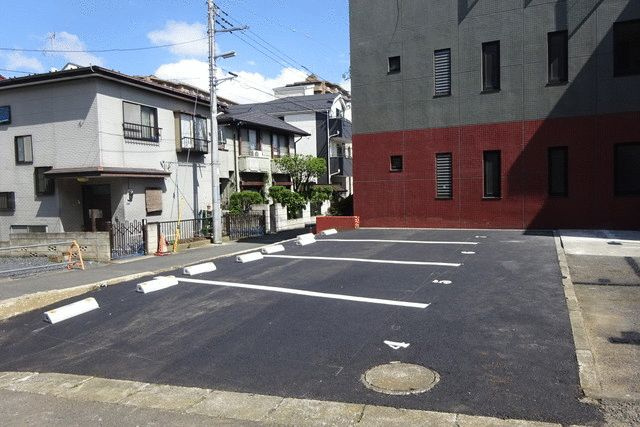 エトワール多摩川の駐車場