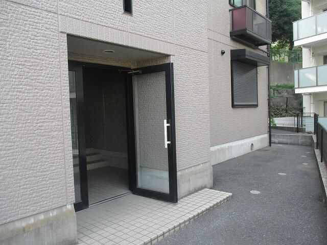 サティス大倉山のエントランス