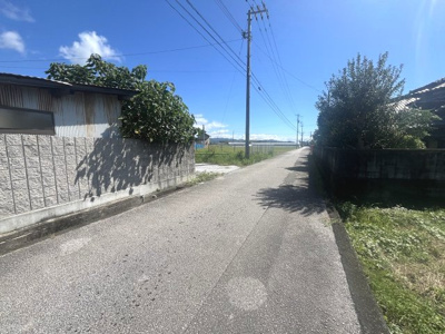 【前面道路含む現地写真】 | 売地　香南市野市町下井C号地　＠11万 | 東側