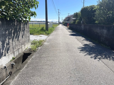 【前面道路含む現地写真】 | 売地　香南市野市町下井C号地　＠11万 | 東側