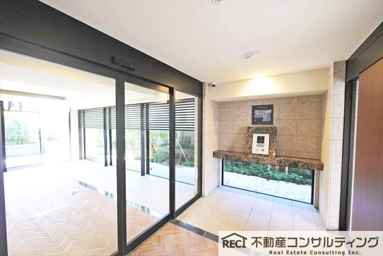 エヌヴィ東灘青木ガーデンズのエントランス
