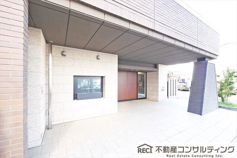 エヌヴィ東灘青木ガーデンズの玄関