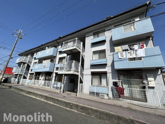 ロイヤルウイングB棟の外観