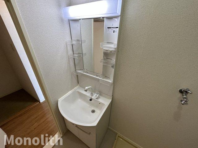 ロイヤルウイングB棟の独立洗面台