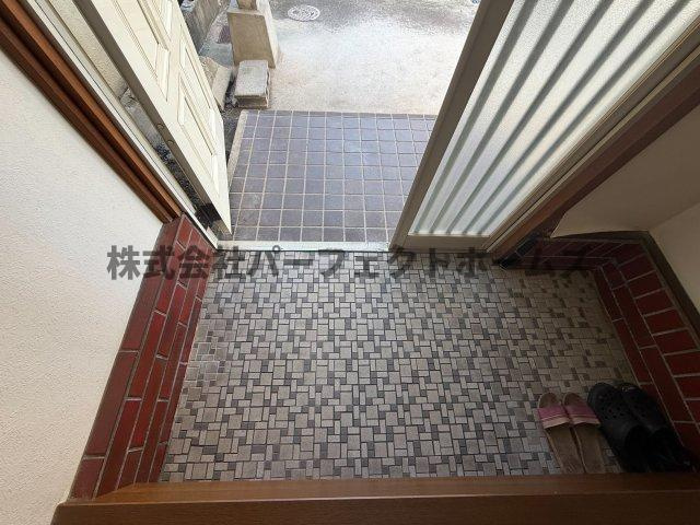 河北中町戸建　賃貸の玄関|ゆったりとした玄関です