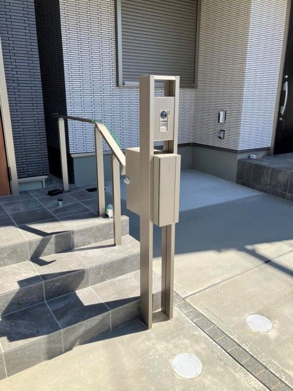 北新宿戸建のエントランス