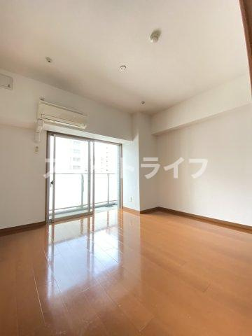 大阪市淀川区西中島２丁目の賃貸マンションの居間・リビング