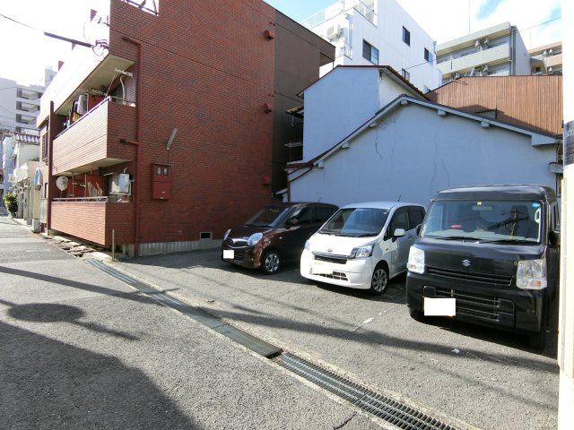 飛松ハイツの駐車場