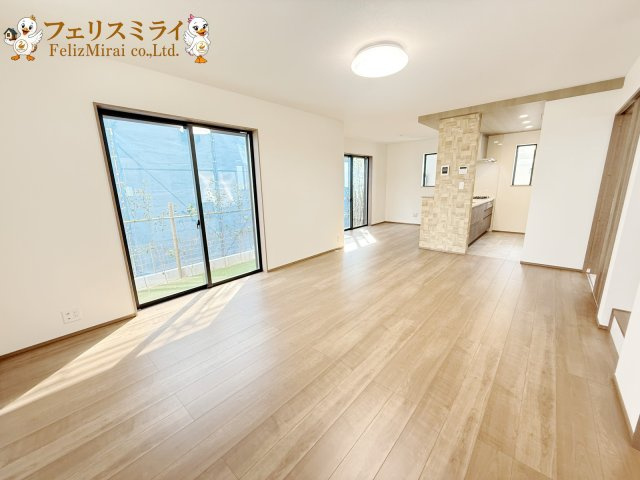 全１１１棟　北須磨タウン　I-３号棟の居間・リビング|◎本日ご見学可能です♪
◎当社限定！ご成約特典キャンペーン実施中♪
◎住宅ローンに自信有♪
◎地元スタッフが対応致します♪