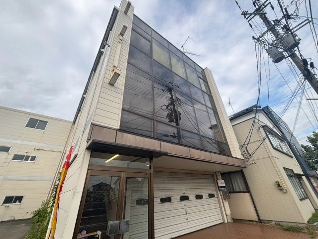 山形県鶴岡市　1棟商業ビルの外観