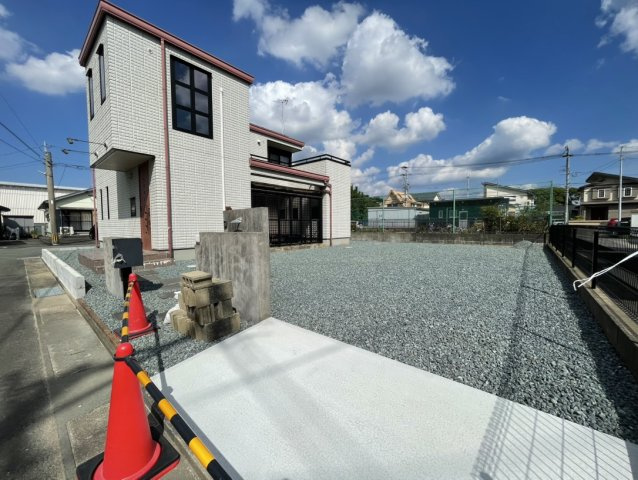 荒木町荒木戸建の駐車場