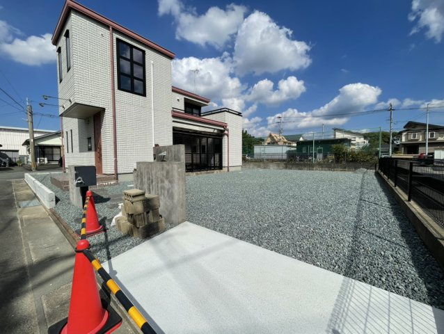 荒木町荒木戸建の駐車場