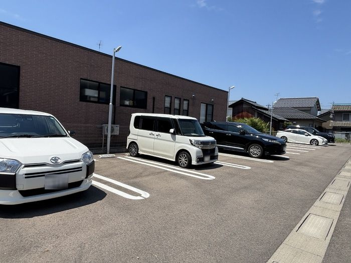 TenINOTSUME(テンイノツメ）の駐車場