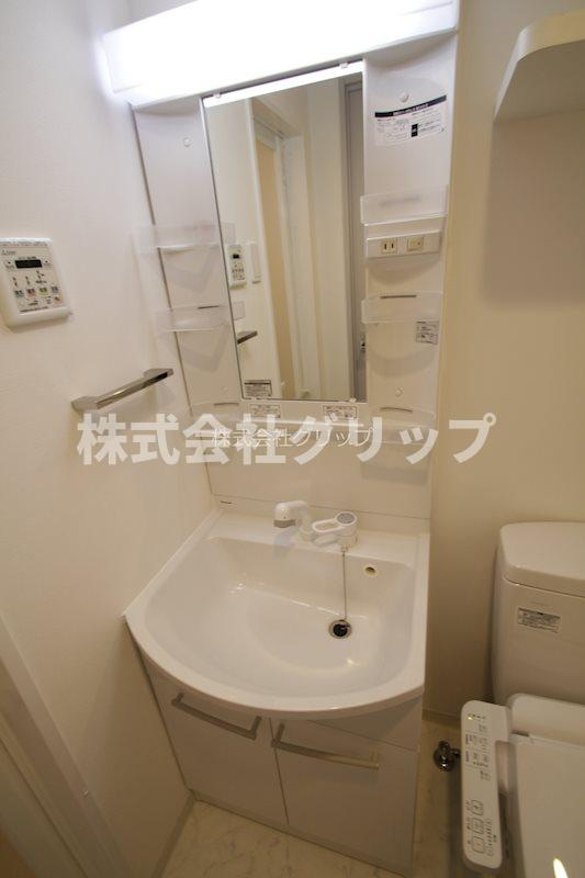 クラリッサ横浜ロッソの独立洗面台
