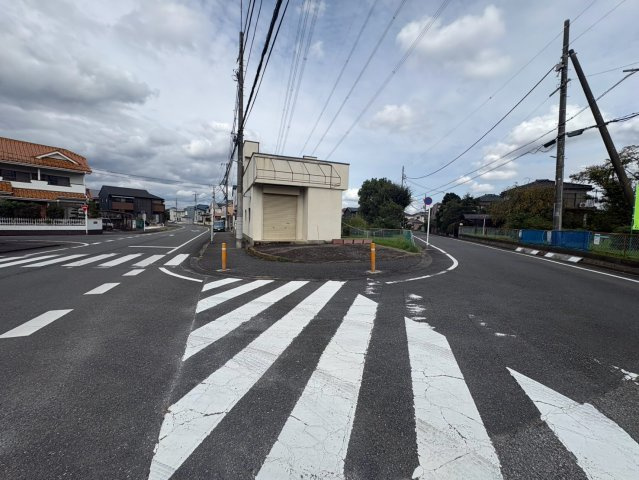 坂戸市鶴舞1丁目　建築条件なし売地　東武越生線『一本松駅』徒歩11分　【浅羽野小学区】の前面道路含む現地写真