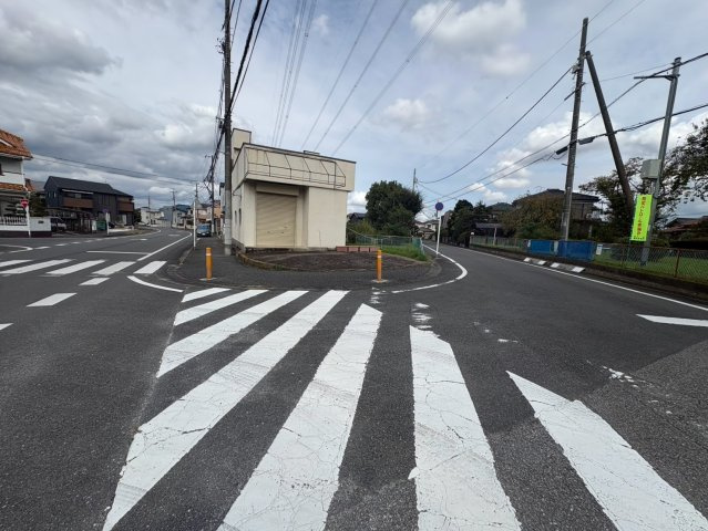 坂戸市鶴舞1丁目　建築条件なし売地　東武越生線『一本松駅』徒歩11分　【浅羽野小学区】の前面道路含む現地写真