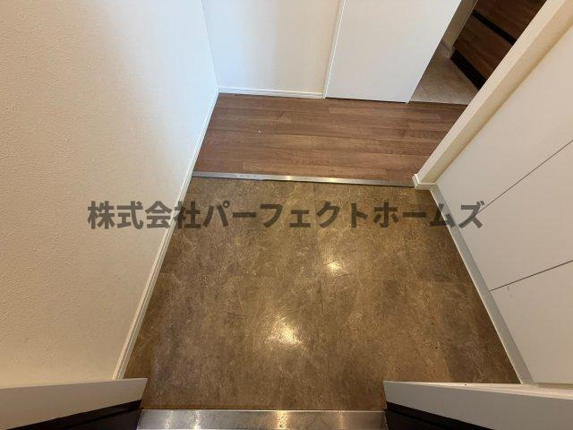 ハウスゲートビルの玄関|明るい玄関です