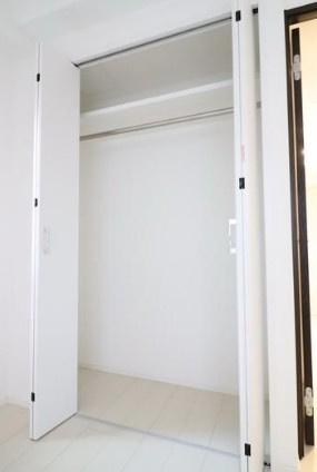 横浜市鶴見区生麦５丁目の賃貸マンションの収納
