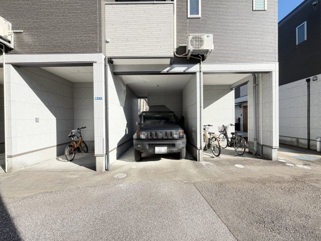 メリベル西門前 B棟の駐車場