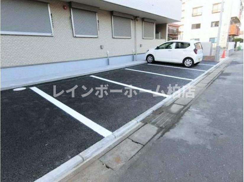 仲介手数料（賃料の1.10ヵ月）の50％OFF対象物件！の駐車場|駐車場に車を止められます