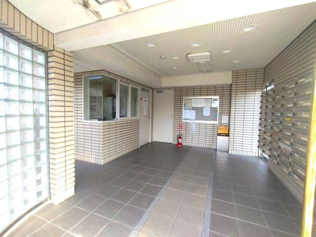 ユニライフ鳴海のエントランス|是非、お問い合わせお待ちしております！