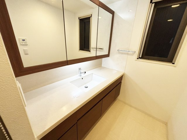 ロジュマン住吉山手の独立洗面台