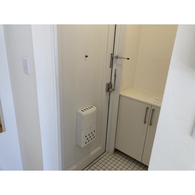 FLAT474ビルの玄関