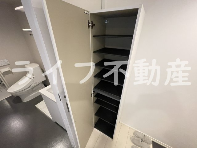 クレセントコートの収納|こまごまとしたものを収納できそうですね
