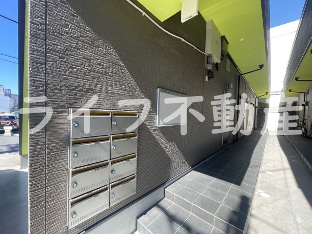 クレセントコートのエントランス|清潔なエントランスです