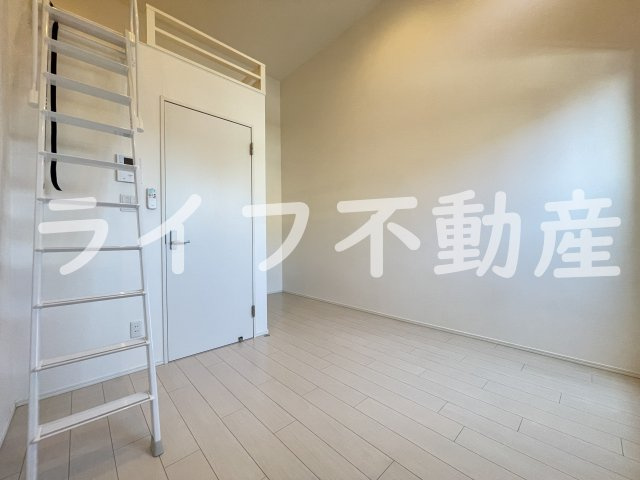 クレセントコートの居間・リビング|ゆったり過ごせる居間です