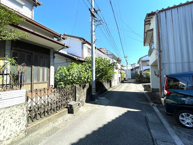 いの町　土地の前面道路含む現地写真|生活道路のため、自動車の交通量は少ない道路です。