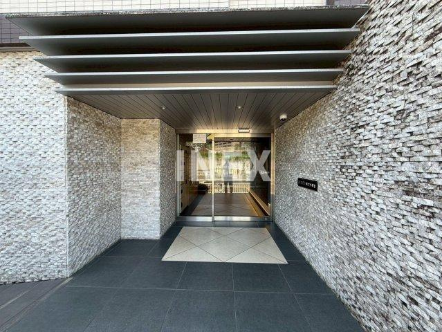 横浜市西区浅間台の賃貸マンションのエントランス