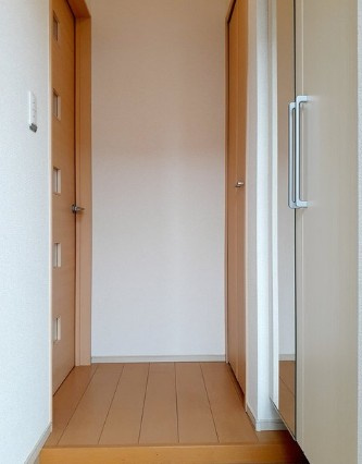 グラン・フィオーレBの玄関|同物件別号室参考写真です。