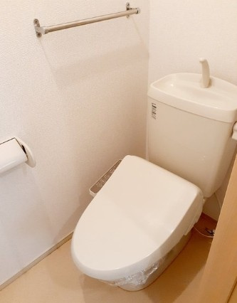 グラン・フィオーレBのトイレ|同物件別号室参考写真です。