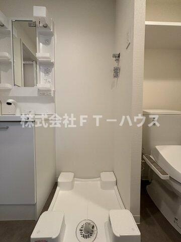 ケイディーエックスレジデンス原木中山の洗面所