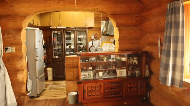 【中古】平　小熊原　ログハウスの居間・リビング