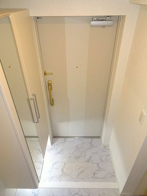 メゾン TMDの玄関