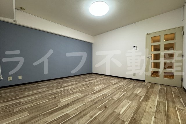 シロハイヌ今米の洋室|明るい洋室です