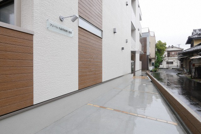 フジパレス高井田西Ⅴ番館のエントランス