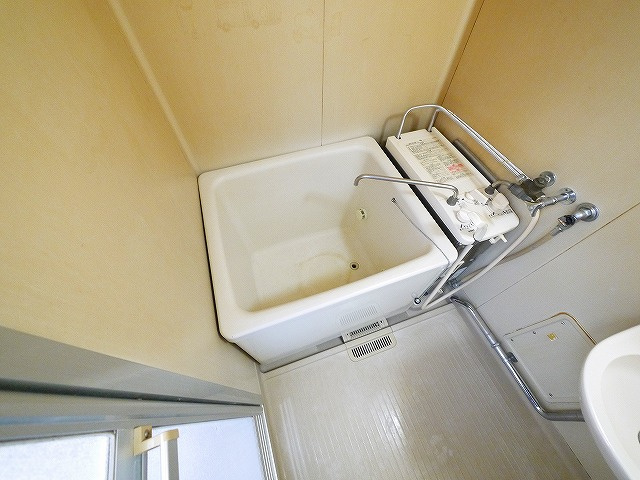 ニューハイツ東中の浴室|落ち着いた空間のお風呂です